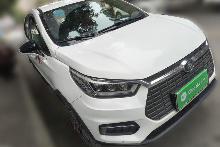Used BYD Yuan New Energy 2019 EV360 Smart Connect Luxurious Model Front Right 45 Deg