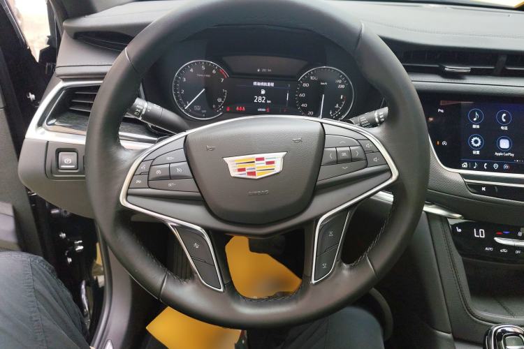 Used Cadillac XT5 2021 2.0T Two-Wheel Drive Luxury Version Steering Wheel