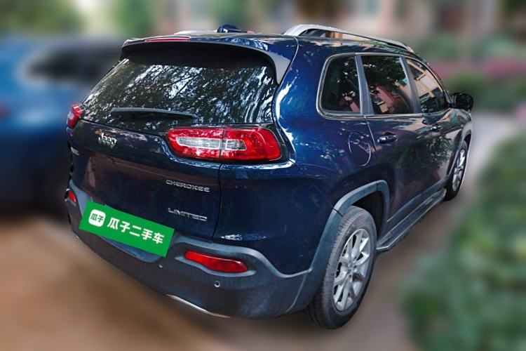 Used Jeep Cherokee 2017 2.0L Superior Edition
