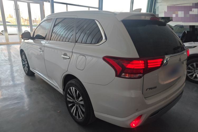 Used Mitsubishi Outlander 2021 2.4L 4x4 Zhi Xiang Edition 7 Seats
