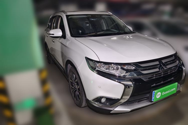 Used Mitsubishi Outlander 2018 2.4L 4x4 Luxury Edition 7-Seater
