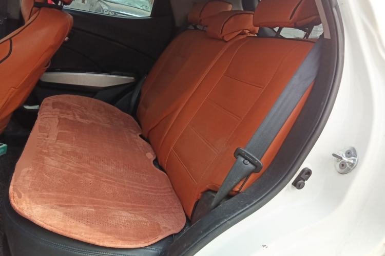 Used SsangYong Tivolan 2015 1.6L Automatic Two-Wheel Drive ZhiShang Edition Left Rear Seat