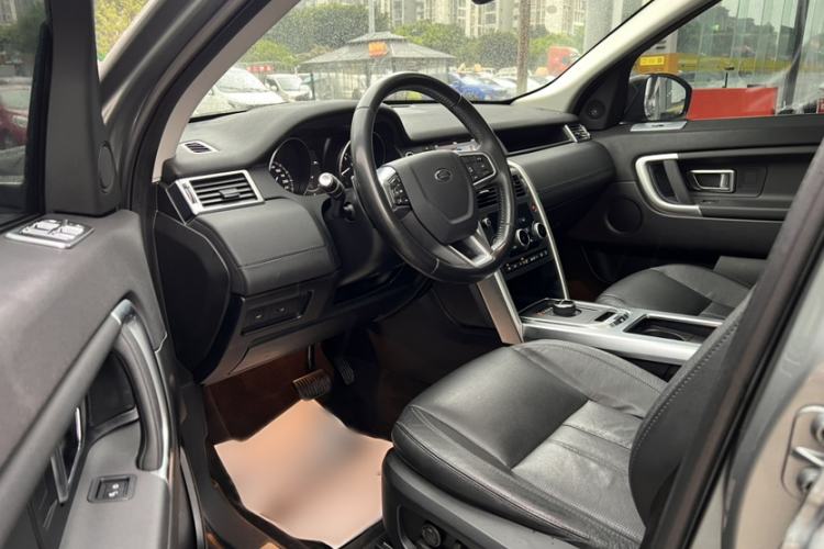 Used Land Rover Discovery Sport 2017 2.0T SE Interior 3