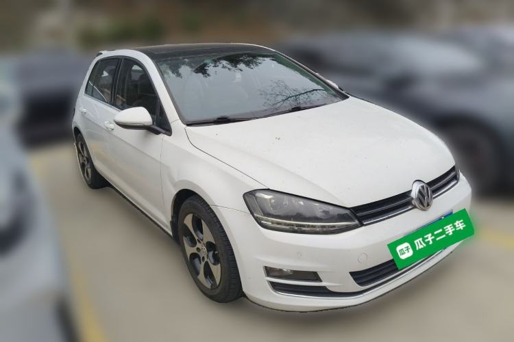 Used Volkswagen Golf 2015 1.4TSI Automatic Luxury Model Front Right 45 Deg