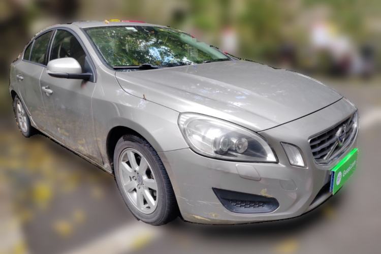Used Volvo S60 2011 2.0T Comfort Edition Front Right 45 Deg