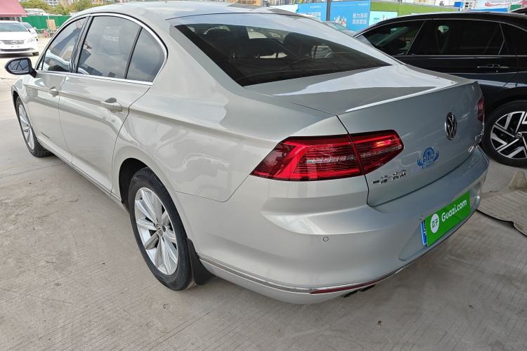 Used Volkswagen Magotan 2017 330TSI DSG Leading Model
