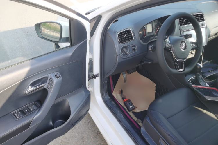 Used Volkswagen Polo 2016 1.6L Automatic Comfort Model
