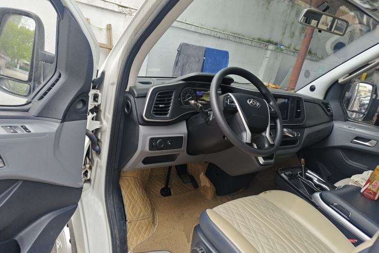 Used SAIC MAXUS Xintu V80 2024 Aotong Value Edition 6AMT Short Wheelbase Ultra-Low Roof 127 Ps 5/6 Seats Driver Seat