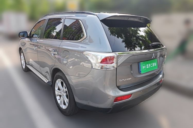 Used Mitsubishi Outlander 2013 2.4L 4x4 Luxury Navigation Edition 5 Seats Rear Left 45 Deg