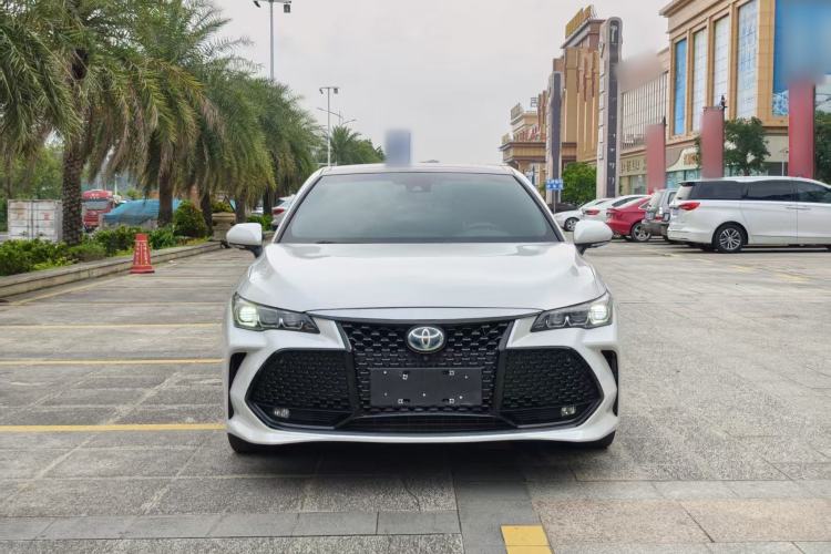 Used Toyota Avalon 2019 Dual-Engine 2.5L XLE Prestige Version China VI Standard
