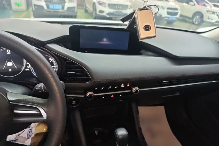 Used Mazda 3 Axela 2022 2.0L Automatic Zhiqing Edition Center Console