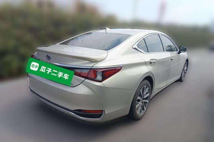 Used Lexus ES 2021 300h Excellence Edition Rear Right 45 Deg