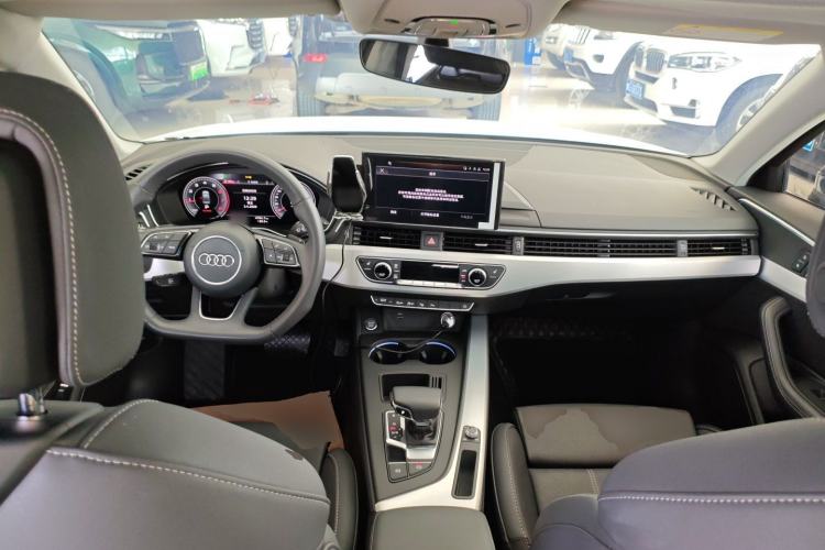 Used Audi A4L 2022 40 TFSI Luxury Dynamic Model Center Console