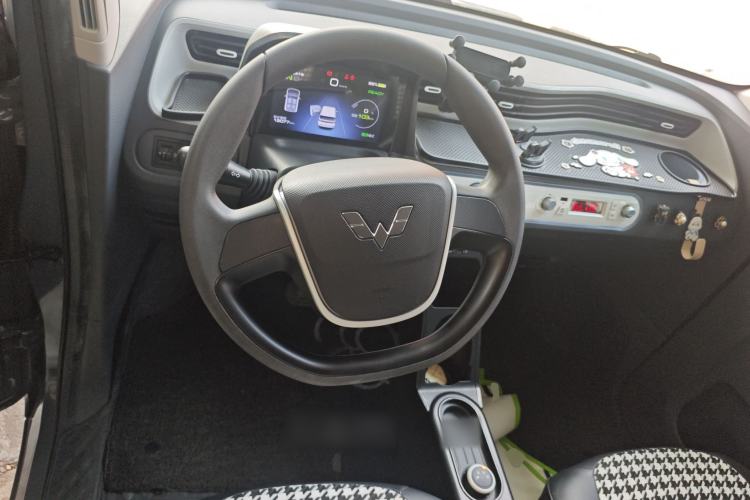 Used Wuling Hongguang MINIEV 2022 Macaron Fashion Model Lithium Iron Phosphate Steering Wheel