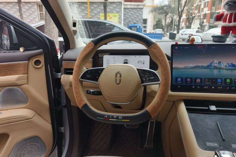 Used Hima AITO M7 2024 1.5T Rear-Drive Plus Version 5 Seats Steering Wheel