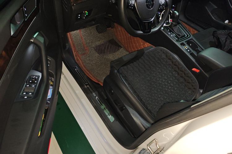 Used Volkswagen Magotan 2017 330TSI DSG Luxury Model Driver Seat