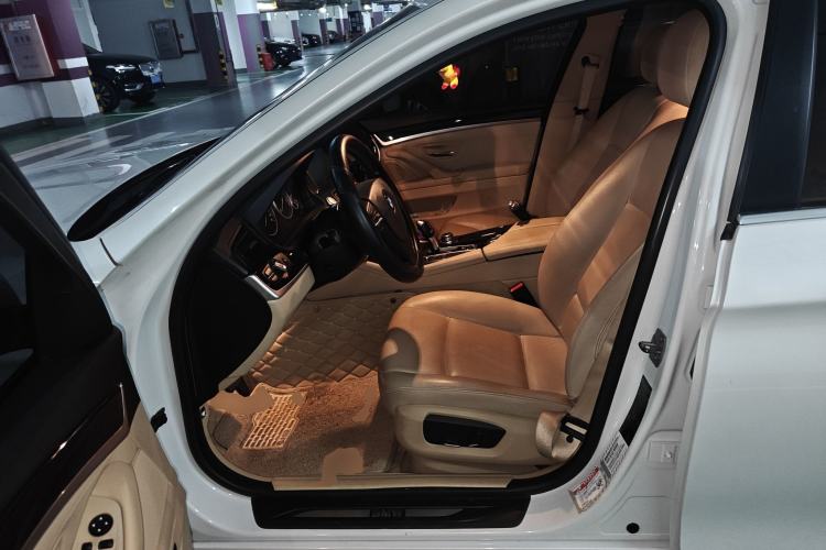 Used BMW 5 Series 2014 520Li Elegant Model
