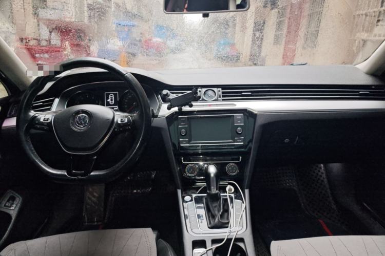 Used Volkswagen Magotan 2017 330TSI DSG Leading Model Center Console