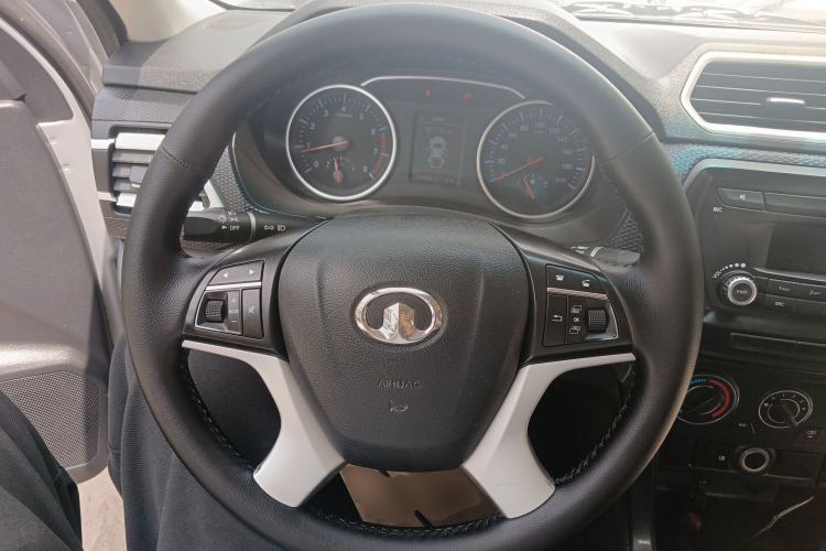 Used Great Wall Wingle 5 2017 2.4L European Version Gasoline Two-Wheel Drive Entry-Level Big Double Cab 4G69S4N
