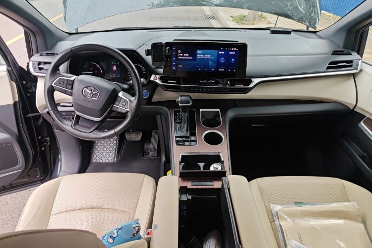 Used Toyota Granvia 2022 2.5L Hybrid Premium Edition
