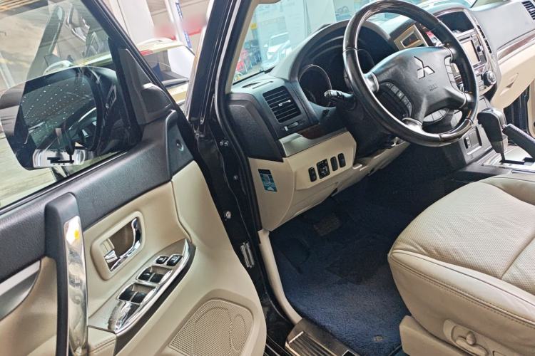 Used Mitsubishi Pajero (Parallel Import) 2019 V97 3.8L 5-Door GLS Middle East Edition