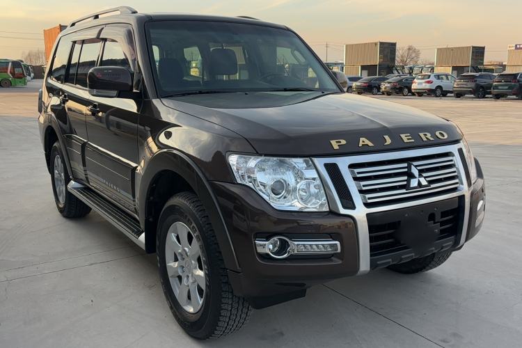 Used Mitsubishi Pajero 2018 3.0L Automatic Comfort Edition
