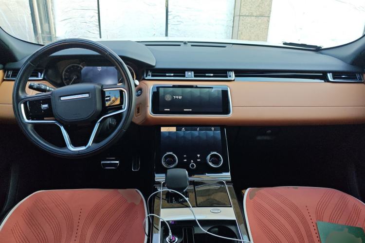 Used Land Rover Range Velar 2023 250 PS Ebony Black Limited Edition Center Console