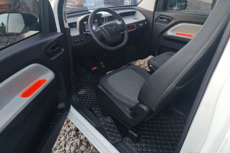 Used Wuling Hongguang MINIEV 2022 Macaron Fashion Model Lithium Iron Phosphate Left Front Seat