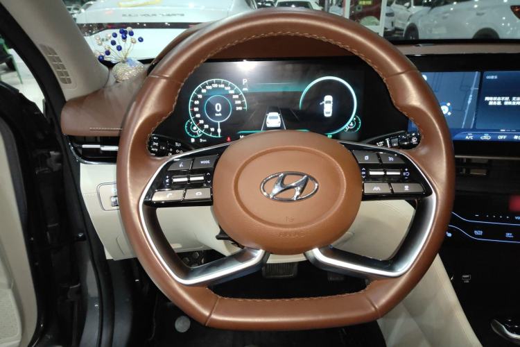 Used Hyundai Mistra 2021 1.8L CVT LUX Premium Edition
