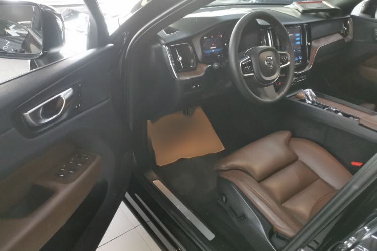 Used Volvo XC60 New Energy 2024 T8 Plug-in Hybrid Long-Range All-Wheel Drive Smart Luxury Edition
