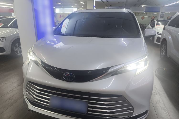 Used Toyota SIENNA 2021 2.5L Hybrid Platinum Edition Front