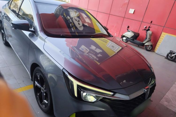 Used Roewe i6 MAX New Energy 2020 1.5T PHEV Cool & Stylish Skyroof Edition Front Right 45 Deg