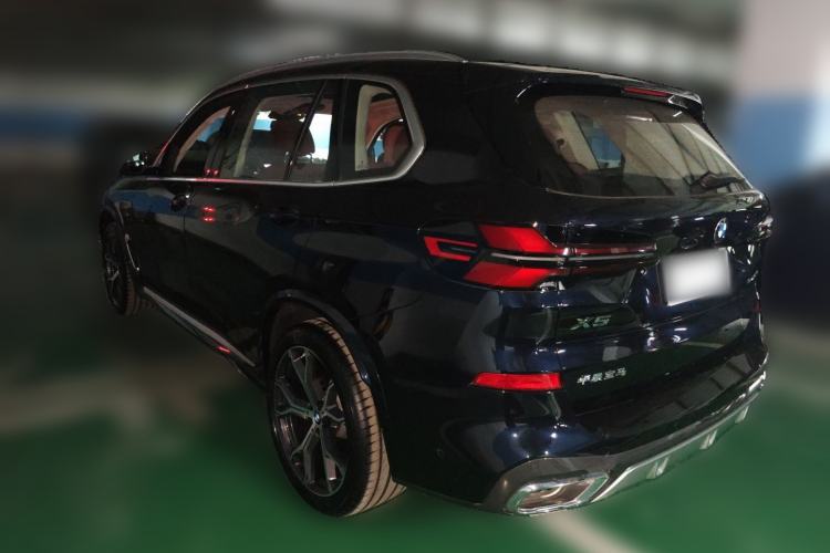 Used BMW X5 2023 xDrive 30Li Luxury M Sport Package Rear Left 45 Deg