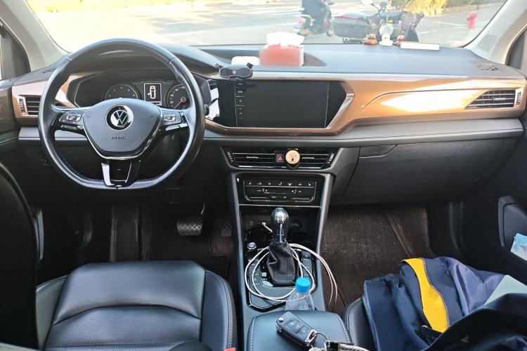 Used Volkswagen Tharu 2021 280TSI Two-Wheel-Drive Luxury Plus Edition Center Console