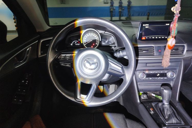 Used Mazda 3 Axela 2019 Cloud-Controlled Sedan 1.5L Automatic Luxury Model China VI Standard Steering Wheel