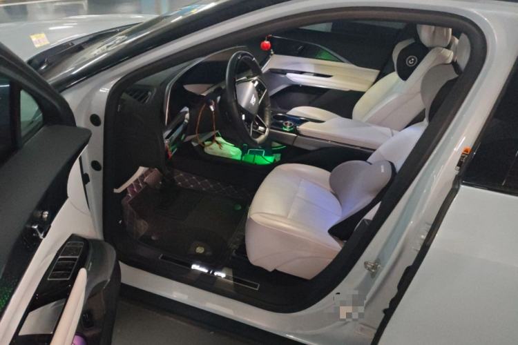 Used Cadillac LYRIQ 2022 Rear-Drive Long-Range Luxury Edition Driver Seat