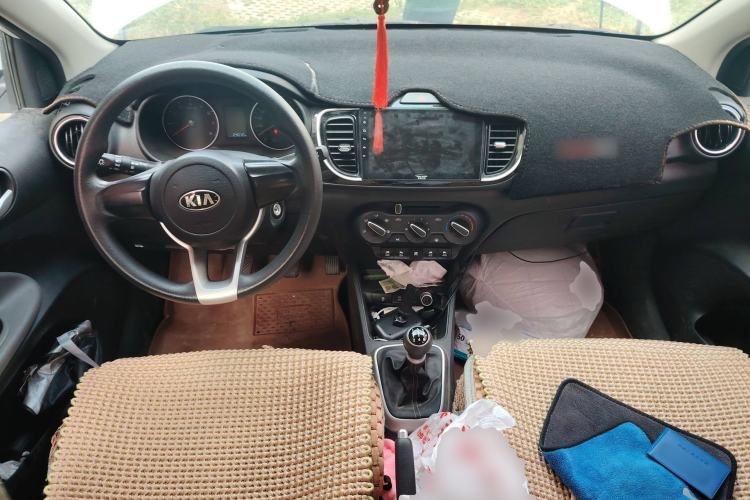 Used Kia Pegas 2019 1.4L Manual Value Edition National VI Standard Center Console