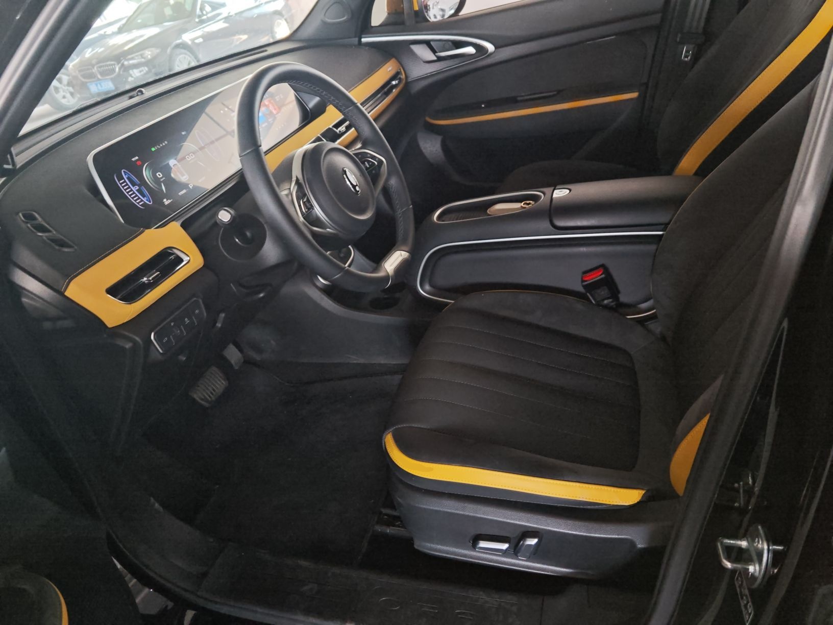 المقاعد الأمامية داخل السيارة