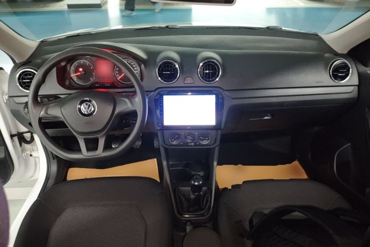 Used Volkswagen Jetta 2019 Dream Edition 1.5L Manual Fashion Version Center Console