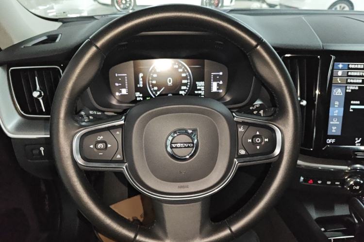 Used Volvo XC60 2019 T5 4x4 Smart Edition China VI Standard Steering Wheel