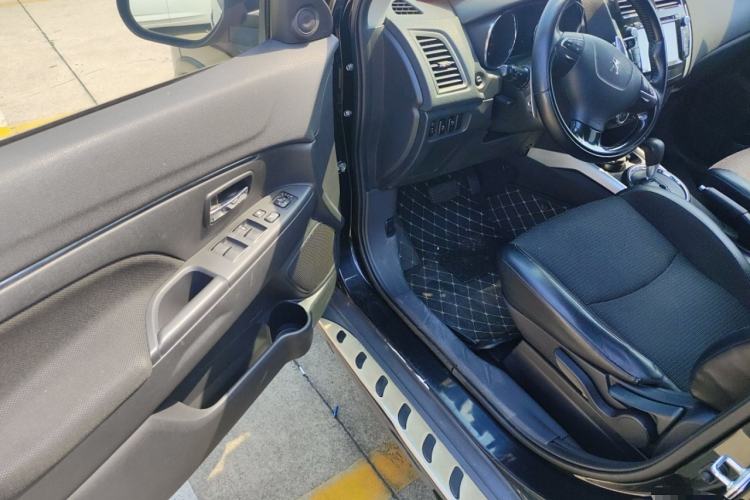 Used Peugeot 4008 2013 2.0L Two-Wheel Drive Fashion Edition
