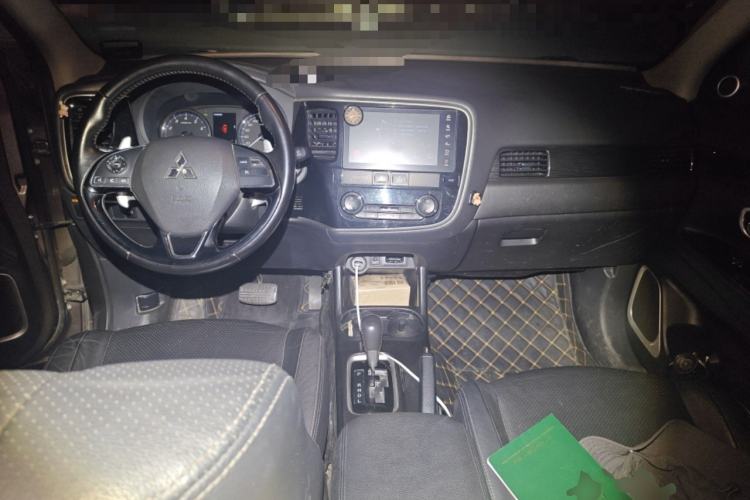 Used Mitsubishi Outlander 2016 2.4L 4x4 Luxury Edition 7-Seater
