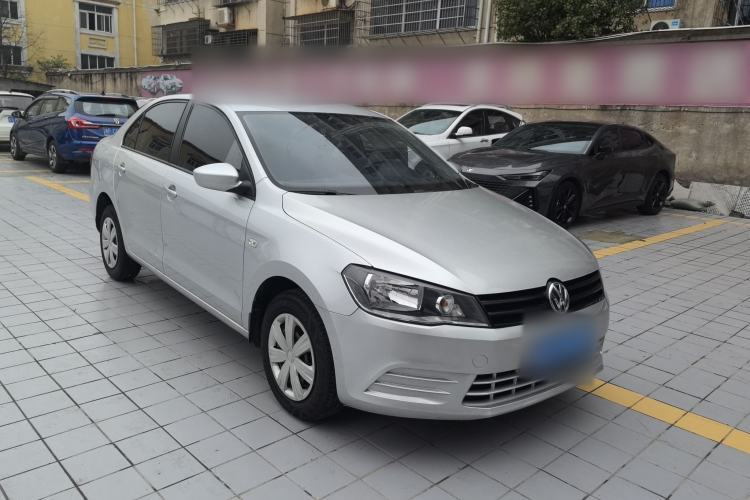 Used Volkswagen Jetta 2015 Value Edition 1.6L Manual Fashionable Style Front Right 45 Deg