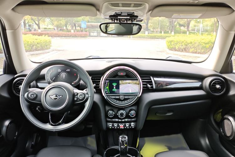 Used MINI 2021 1.5T COOPER Classic Edition Interior 3