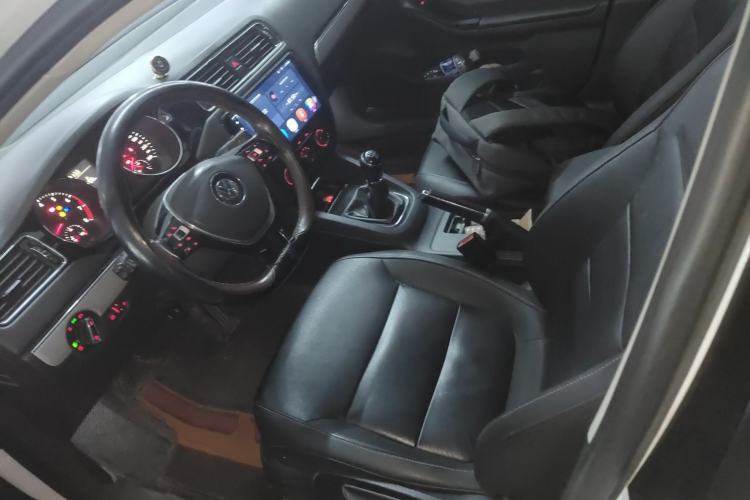 Used Volkswagen Sagitar 2015 230TSI Manual Comfort Version
