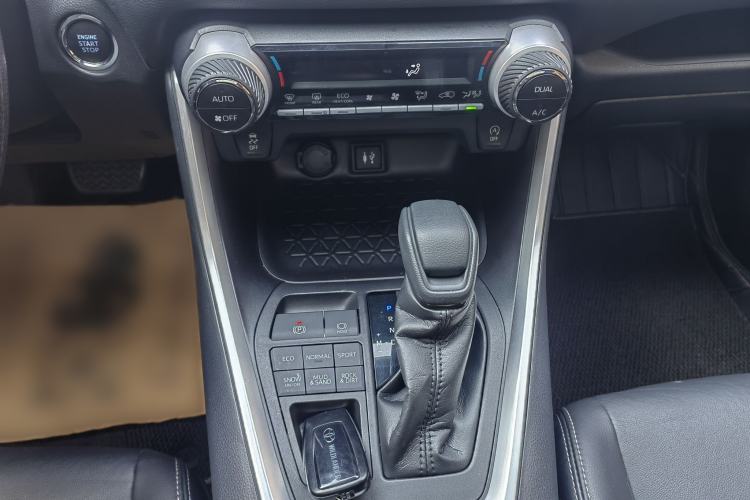 Used Toyota Wildlander 2022 2.0L CVT Two-Wheel Drive Luxury Edition Gear Lever