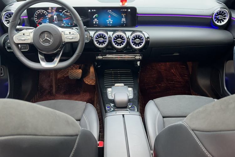 Used Mercedes-Benz A-Class 2022 Second Facelift A 200 L Sport Sedan Fashion Version
