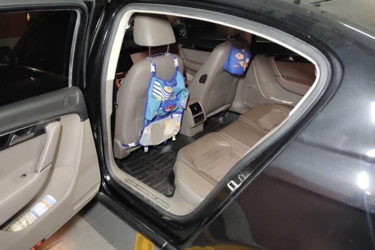 Used Volkswagen Magotan 2015 Facelift 1.8TSI Luxury Model Left Rear Seat