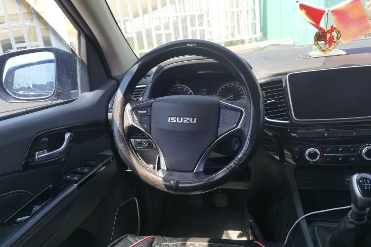 Used Isuzu D-MAX 2020 2.5T 4WD Manual Navigation Version China VI Standard Extended Length JE4D25Q6A Steering Wheel