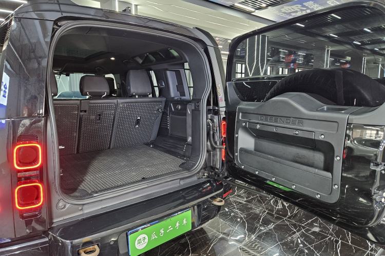 Used Land Rover Defender 2023 Facelift 110 3.0T P400 X-DYNAMIC HSE Trunk